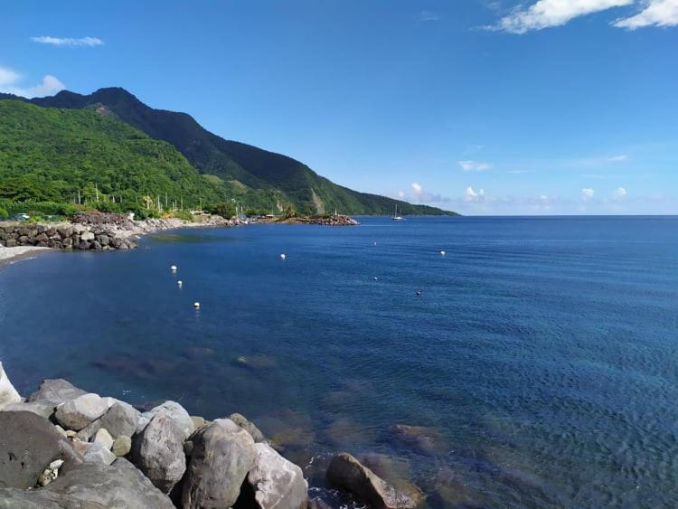 Charmant Appartement En Bord De Mer Avec Piscine Gourbeyre Exterior foto